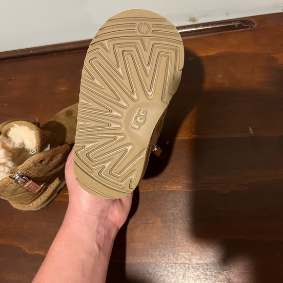 USED Toddler Uggs, no Laces - Picture 8 of 10